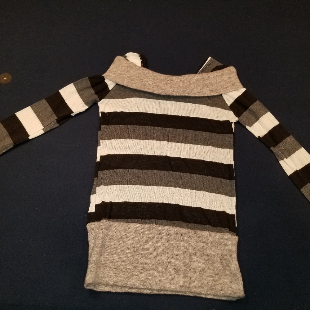 Off the shoulder thin sweater